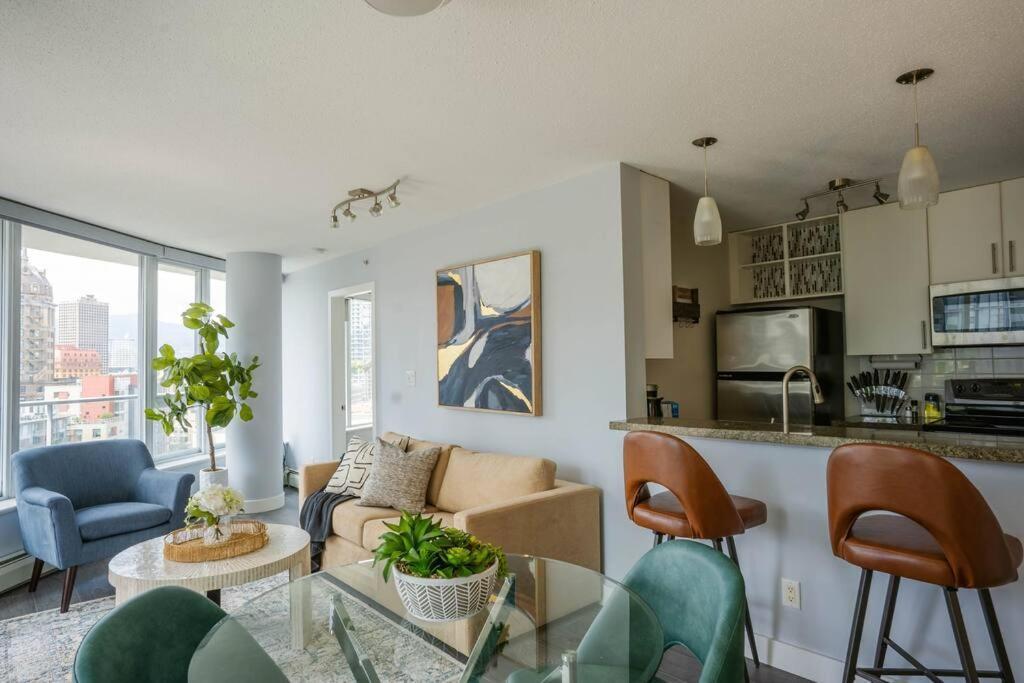 Downtown King Suite-Surround Views-Pool/Gym/Parkng Vancouver Dış mekan fotoğraf