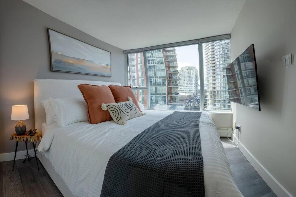Downtown King Suite-Surround Views-Pool/Gym/Parkng Vancouver Dış mekan fotoğraf